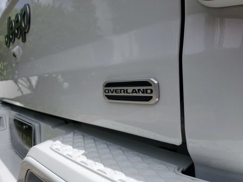 Used 2020 Jeep Gladiator Overland AWD/4WD image 7