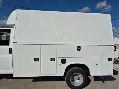 New 2025 Chevrolet Express 3500 w/ Power Convenience Package image 6