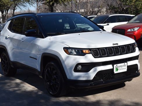 Used 2024 Jeep Compass Latitude w/ Altitude Special Edition image 4