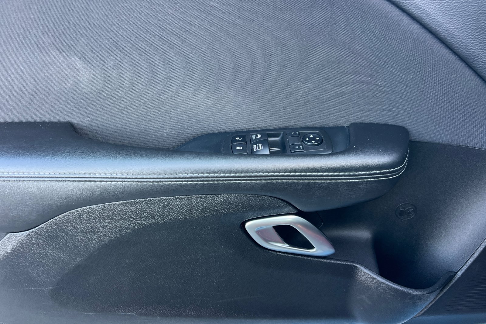 Used 2019 Dodge Challenger SXT RWD image 11