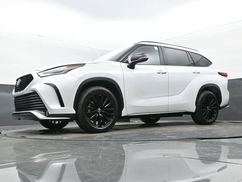 Used 2023 Toyota Highlander XSE FWD image 30