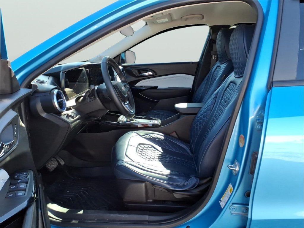 Used 2025 Chevrolet Trax LT w/ LT Convenience Package FWD image 13