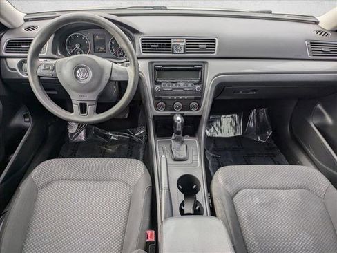 Used 2014 Volkswagen Passat S image 15