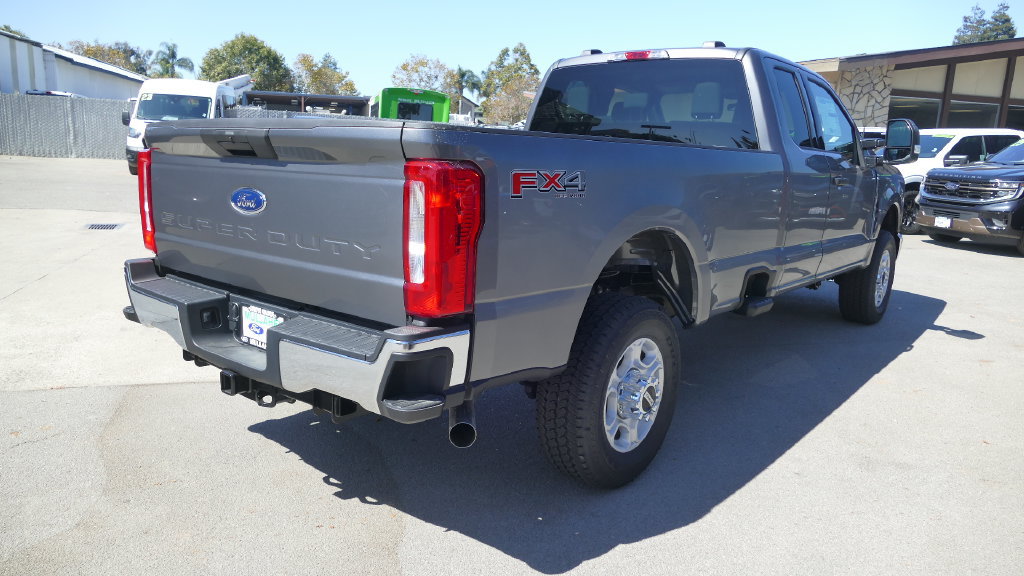New 2026 Ford F350 XLT w/ FX4 Off-Road Package AWD/4WD image 4