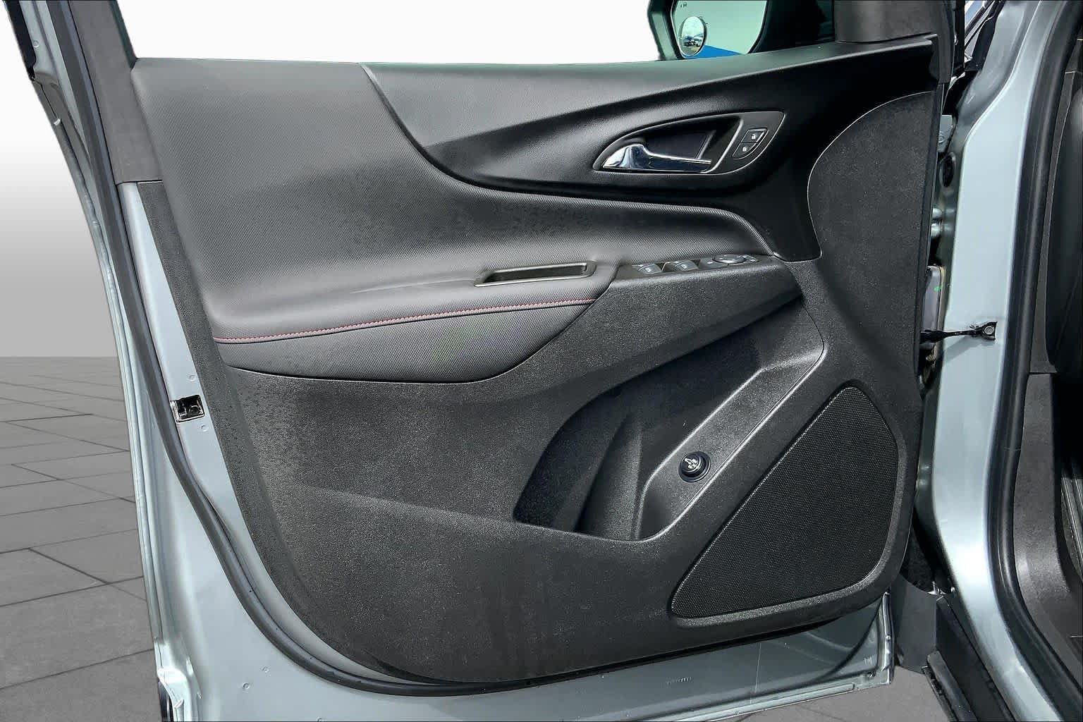 Certified 2024 Chevrolet Equinox RS FWD image 21
