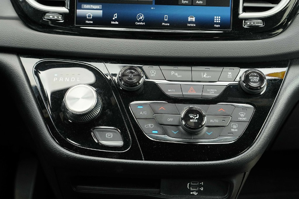 Used 2026 Chrysler Pacifica Select FWD image 32
