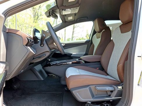 Certified 2025 Volkswagen ID.4 Pro AWD/4WD image 13