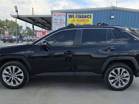 Used 2021 Toyota RAV4 XLE Premium FWD image 10