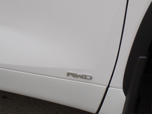 Used 2023 Toyota Highlander XLE image 6