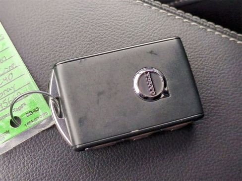 Used 2023 Volvo XC40 B5 Core w/ Convenience Package image 27