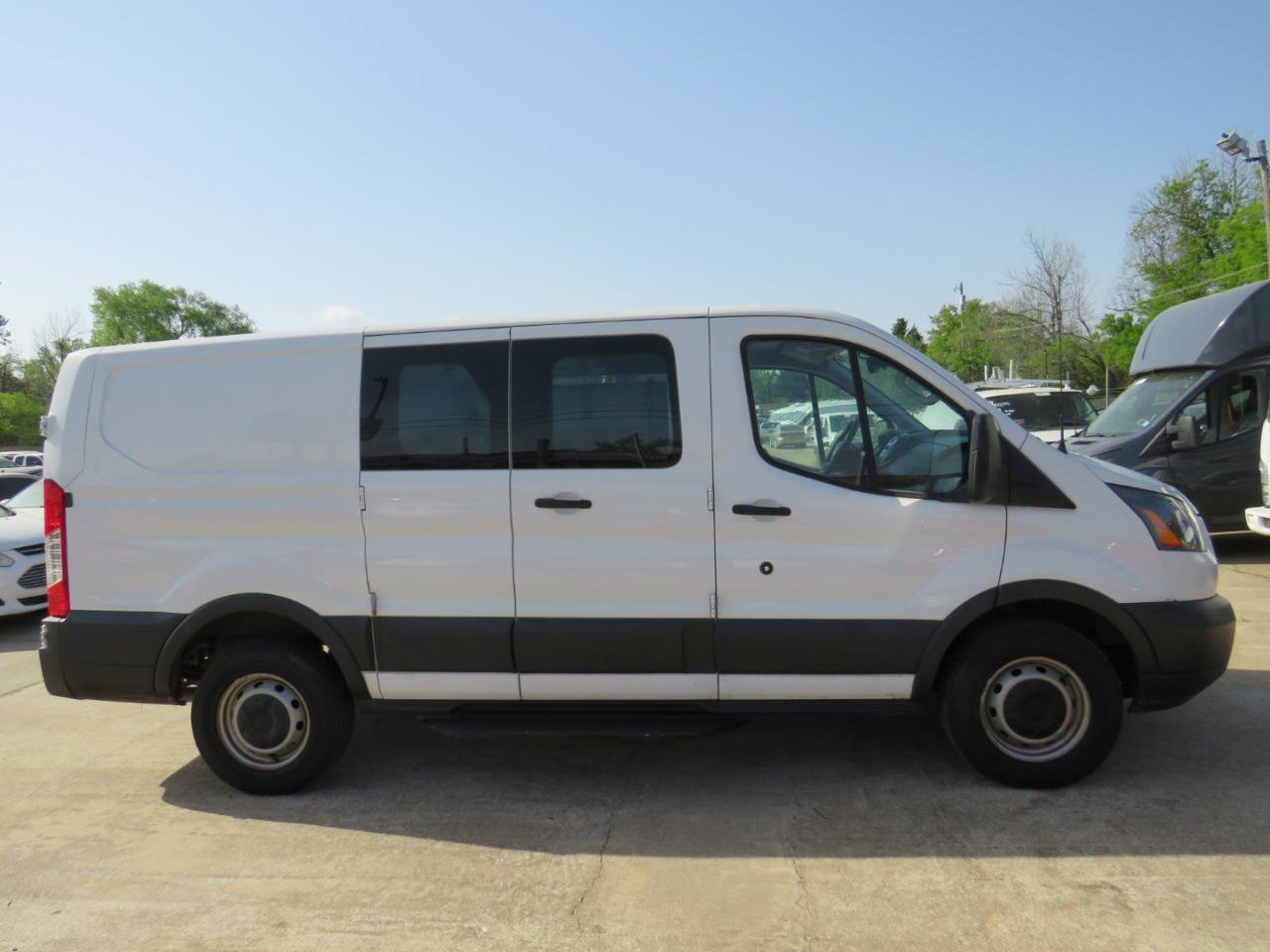 Used 2017 Ford Transit 250 130 Low Roof RWD image 4