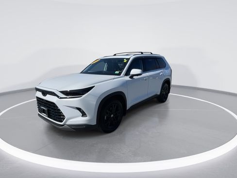 Used 2024 Toyota Grand Highlander Limited AWD/4WD image 7