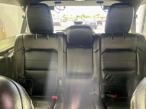 Used 2018 Jeep Wrangler Unlimited Sahara AWD/4WD image 18