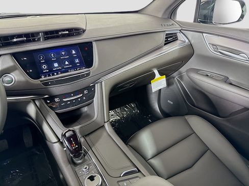New 2026 Cadillac XT5 Luxury image 22
