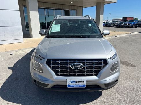 Used 2025 Hyundai Venue SEL FWD image 8