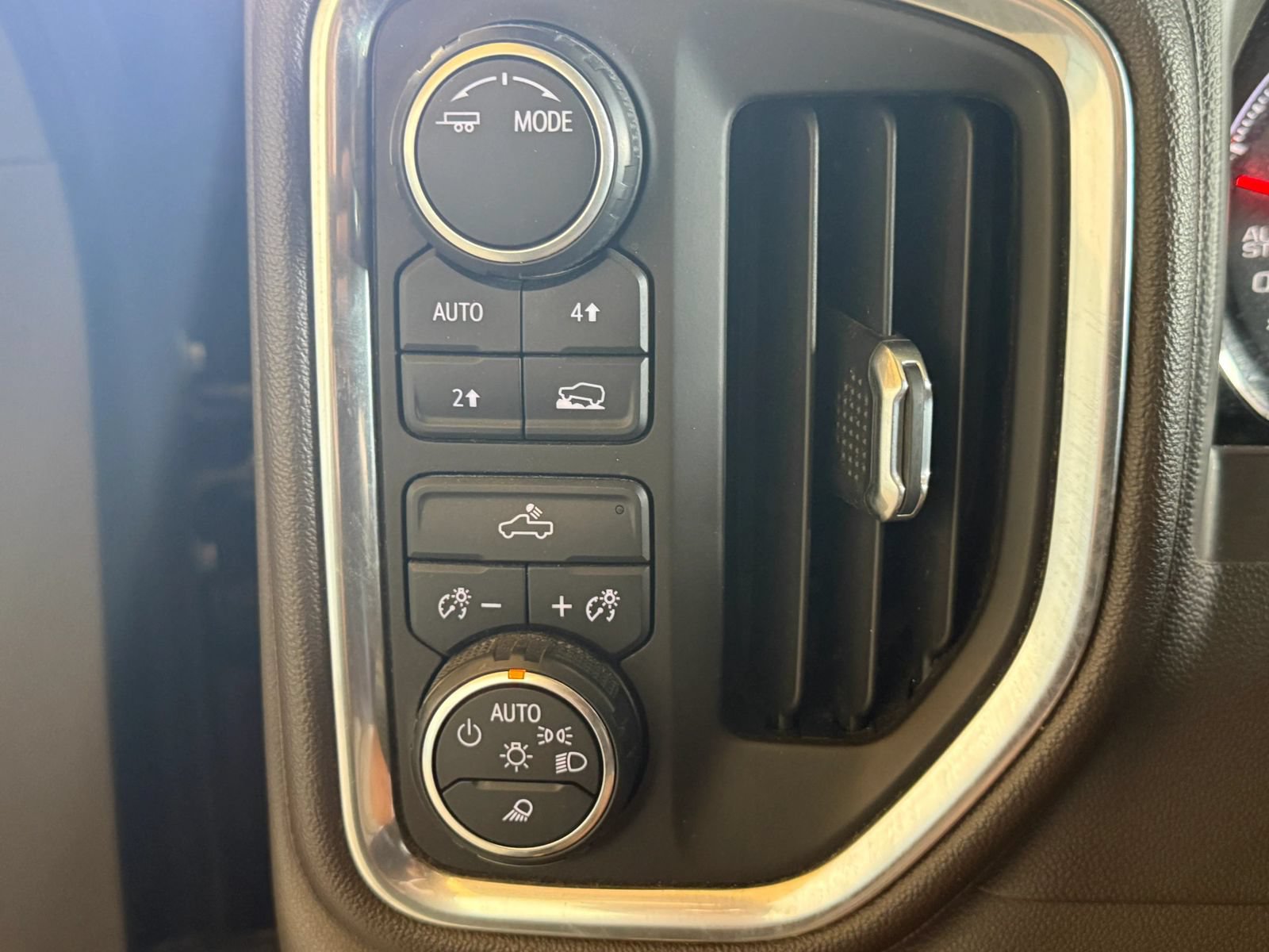 Used 2020 Chevrolet Silverado 1500 LT w/ All-Star Edition AWD/4WD image 21