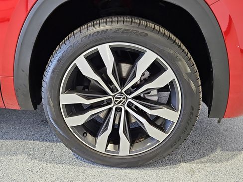 Certified 2022 Volkswagen Atlas Cross Sport SEL R-Line w/ Cross Sport MDO Package AWD/4WD image 5