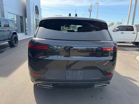 Used 2025 Land Rover Range Rover Sport SE image 5