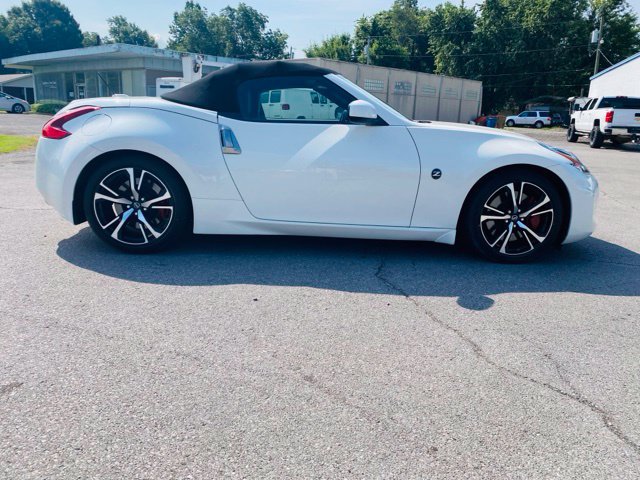 Used 2018 Nissan 370Z Touring Sport RWD image 8