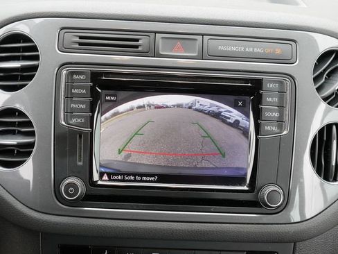 Used 2017 Volkswagen Tiguan S image 31
