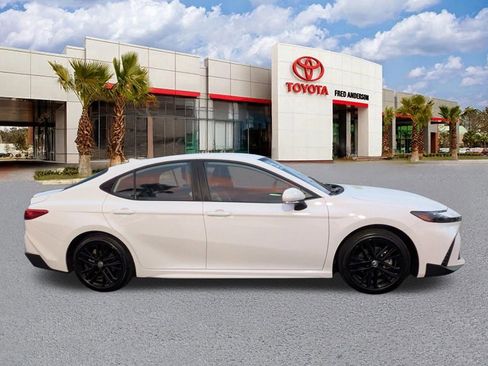 Certified 2025 Toyota Camry SE image 4