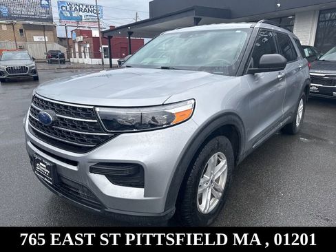 Used 2022 Ford Explorer XLT image 3