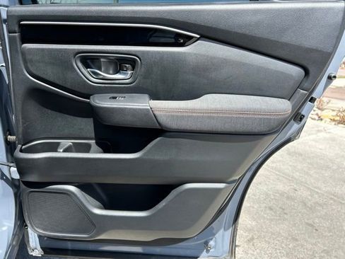 Used 2025 Honda Pilot Sport image 28