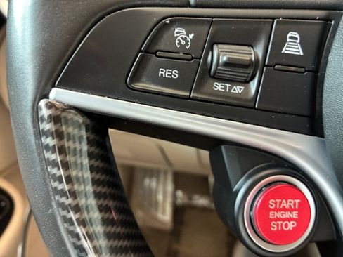 Used 2019 Alfa Romeo Giulia Ti w/ Quick Order Package 22Z Lusso RWD image 18