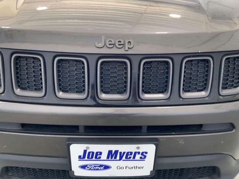 Used 2021 Jeep Compass Latitude FWD image 27