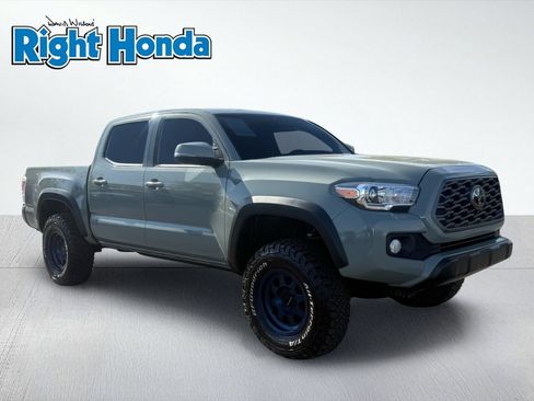 Used 2023 Toyota Tacoma TRD Off-Road w/ Advanced Technology Package AWD/4WD image 9