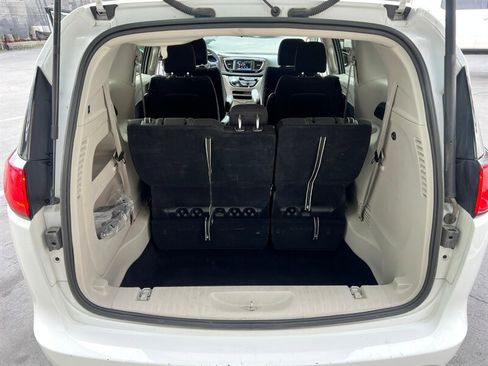 Used 2023 Chrysler Voyager LX image 22