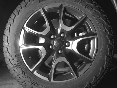 Used 2025 Jeep Compass Trailhawk AWD/4WD image 13