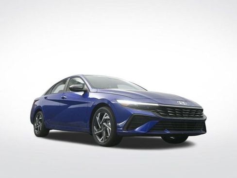 Used 2025 Hyundai Elantra SEL image 29