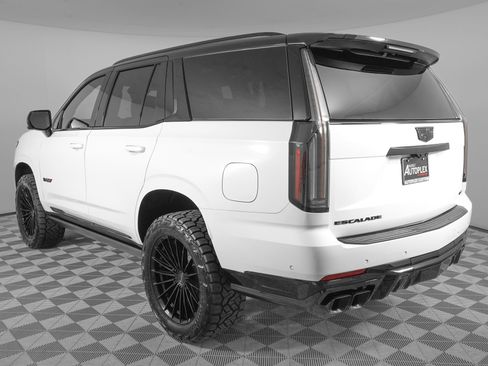 Used 2026 Cadillac Escalade V w/ LPO, ONYX Package AWD/4WD image 7