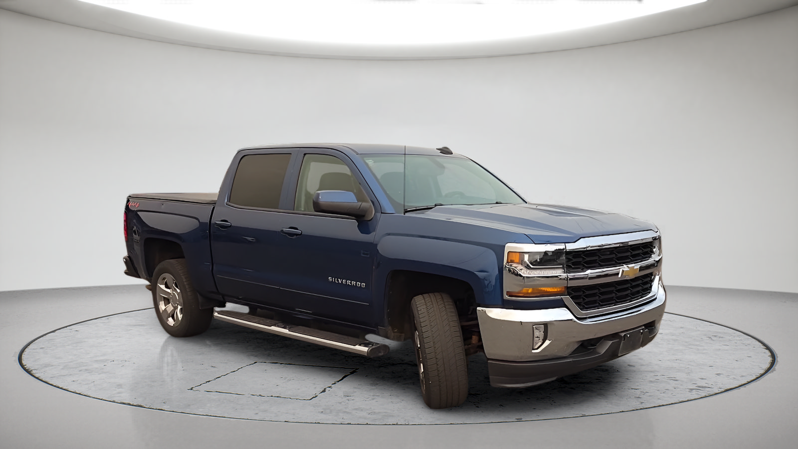 Used 2018 Chevrolet Silverado 1500 LT w/ LT Eassist Package AWD/4WD image 3