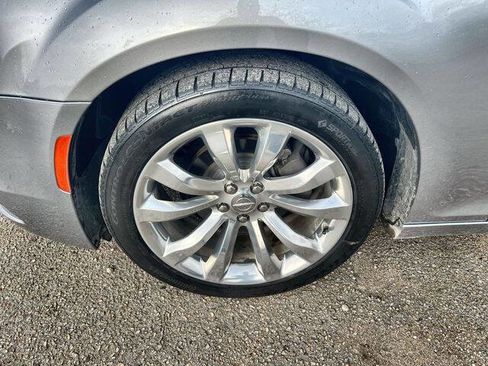 Used 2018 Chrysler 300 Touring L image 32