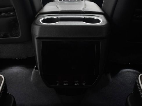 Used 2026 GMC Yukon XL Denali Ultimate AWD/4WD image 38