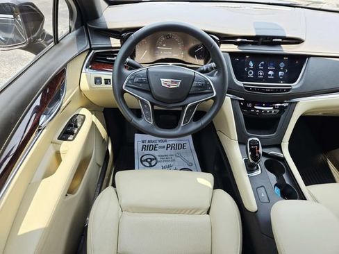 Used 2017 Cadillac XT5 Luxury w/ Driver Awareness Package FWD image 12