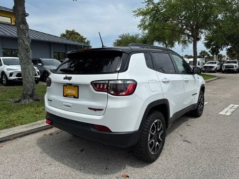 Used 2025 Jeep Compass Trailhawk AWD/4WD image 5