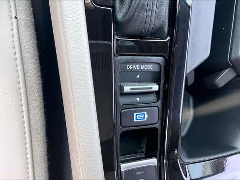 Used 2025 Honda Accord EX-L image 33