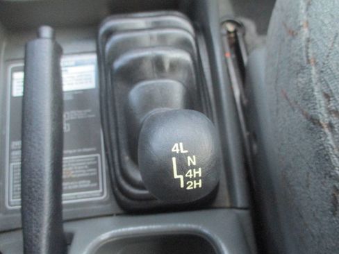 Used 2003 Chevrolet Tracker ZR2 image 9