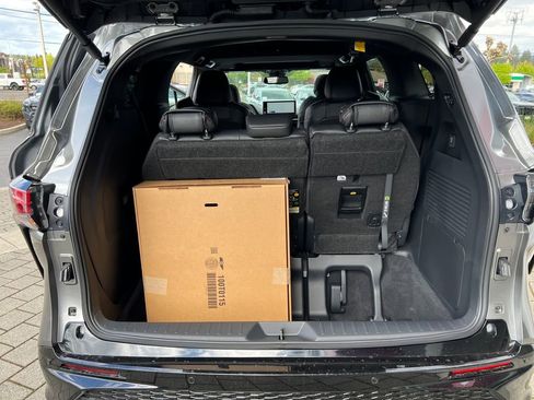 New 2026 Toyota Sienna XSE image 25