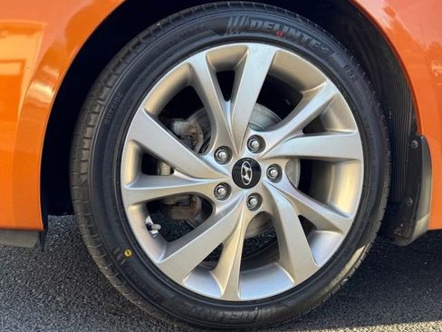 Used 2016 Hyundai Veloster Base image 26