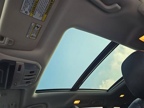 Used 2022 Subaru Ascent Limited w/ Technology Package image 33