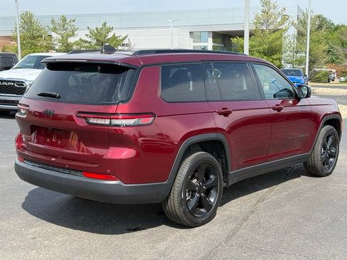 Used 2023 Jeep Grand Cherokee L Laredo AWD/4WD image 3