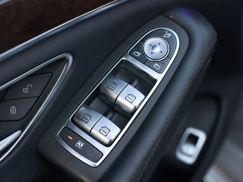 Used 2020 Mercedes-Benz S 560 4MATIC Sedan image 23