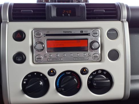 Used 2014 Toyota FJ Cruiser 4WD image 16