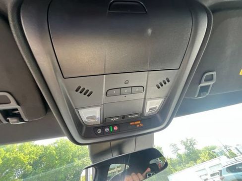 Used 2025 Cadillac XT4 Premium Luxury FWD image 25