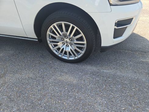 Used 2024 Ford Expedition Limited RWD image 12