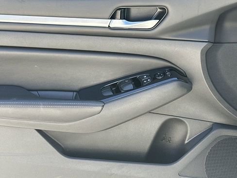 Used 2023 Nissan Altima 2.5 SV image 10